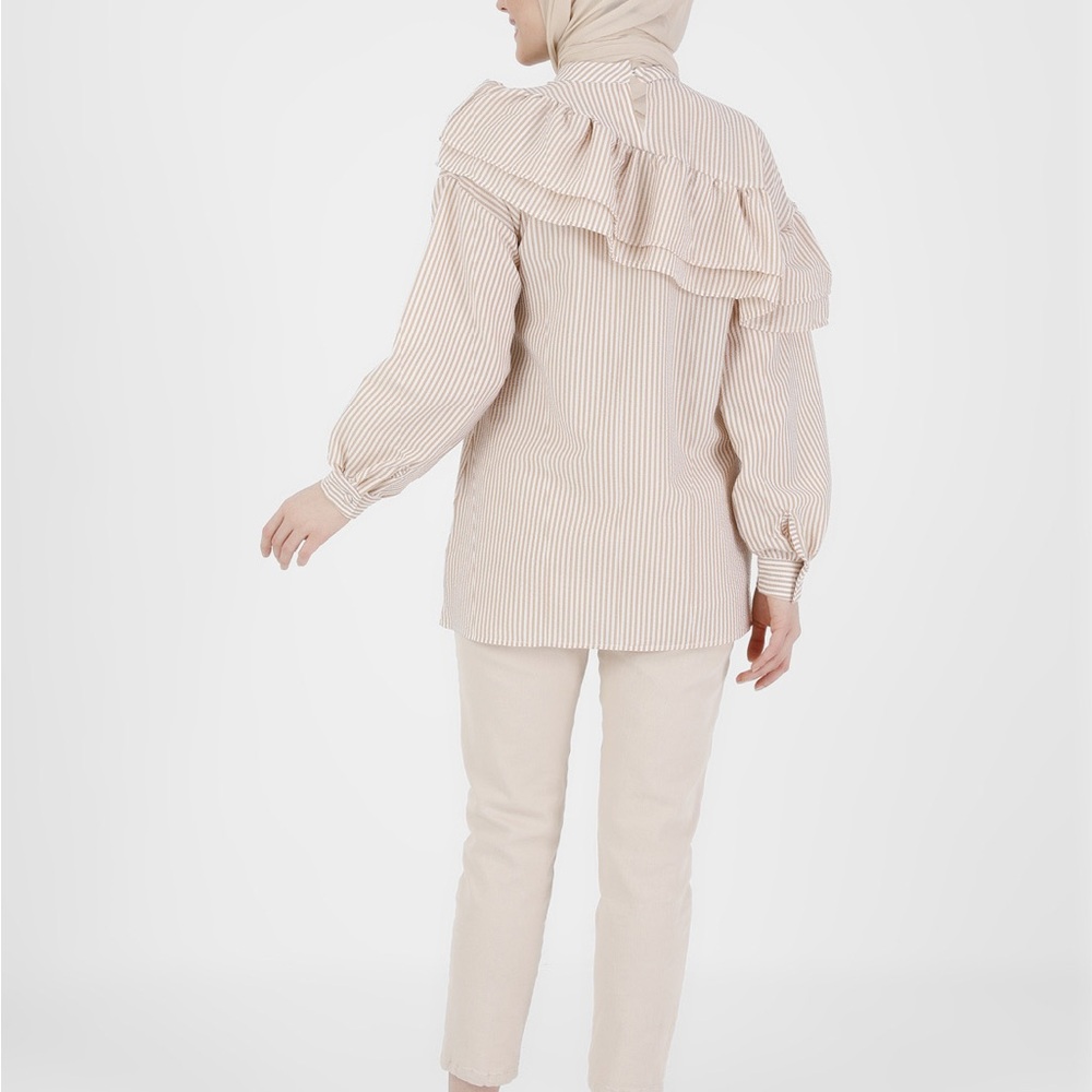 Lightweight Ruffle Blouse - Picture 3 of 4